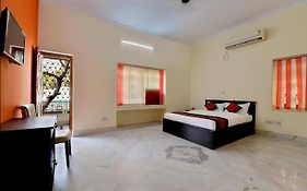 Oyo 12210 Comfort N Cozy